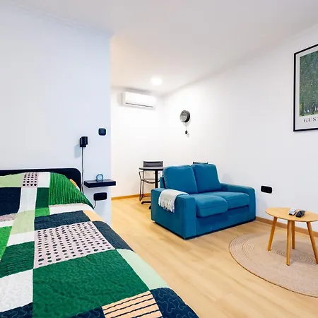 Borg Apartmanhaz Cegled Exterior photo